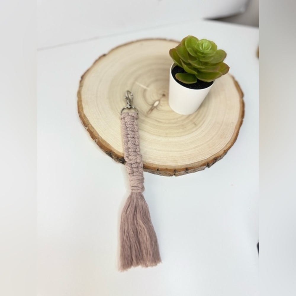 Boho Macramé Pink Gray Keychain